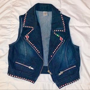 Sleeveless crop top jean jacket